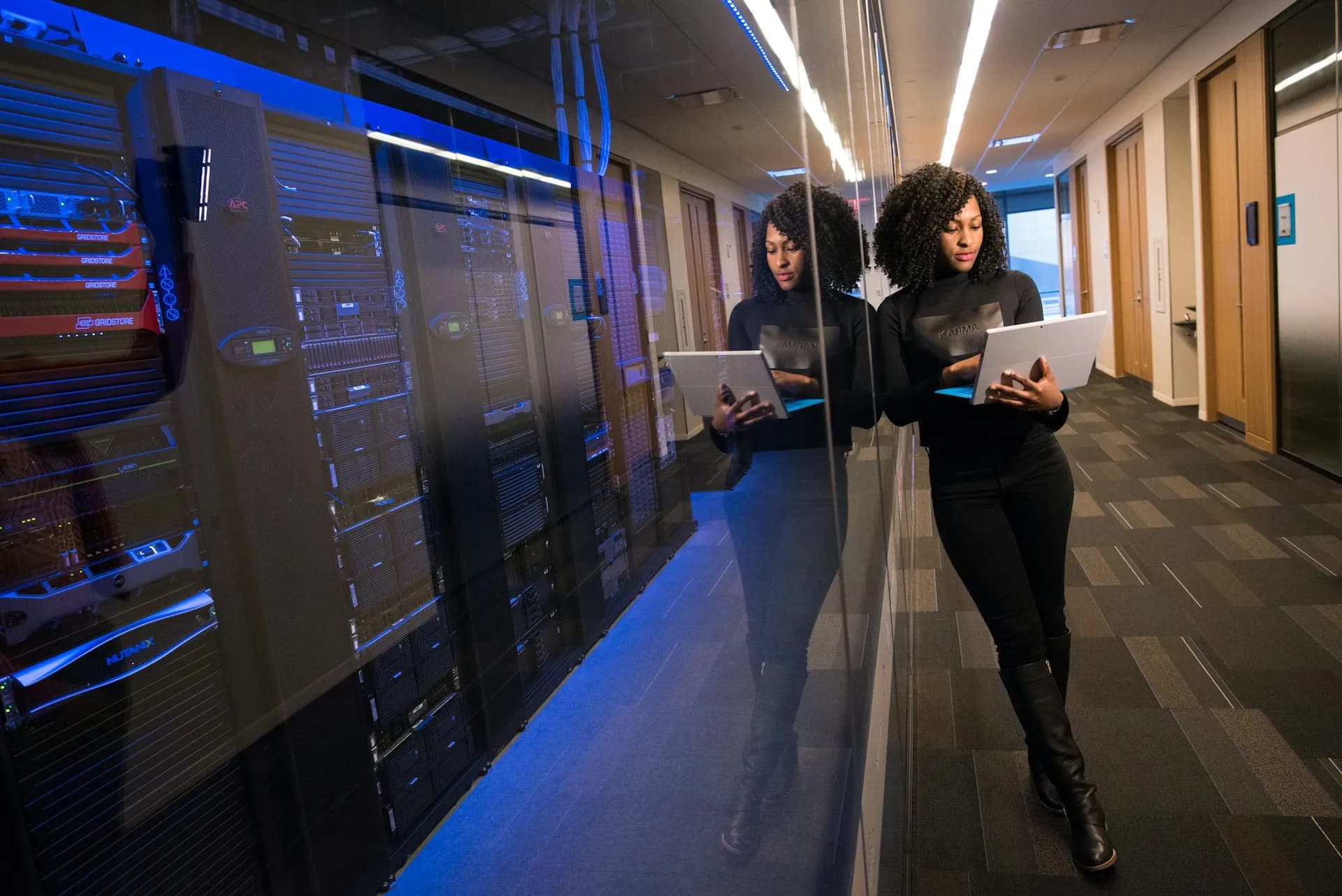 RyzenHosting engineers in the data center